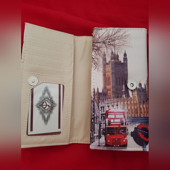 London scene wallet - Picture 2 of 3